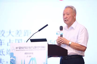 國(guó)家新能源汽車(chē)創(chuàng)新工程項(xiàng)目專(zhuān)家組組長(zhǎng)王秉剛