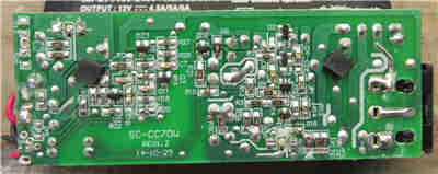 詳細記錄:拆解一款12V直流穩壓電源適配器的全程 詳細記錄:拆解一款12V直流穩壓電源適配器的全程